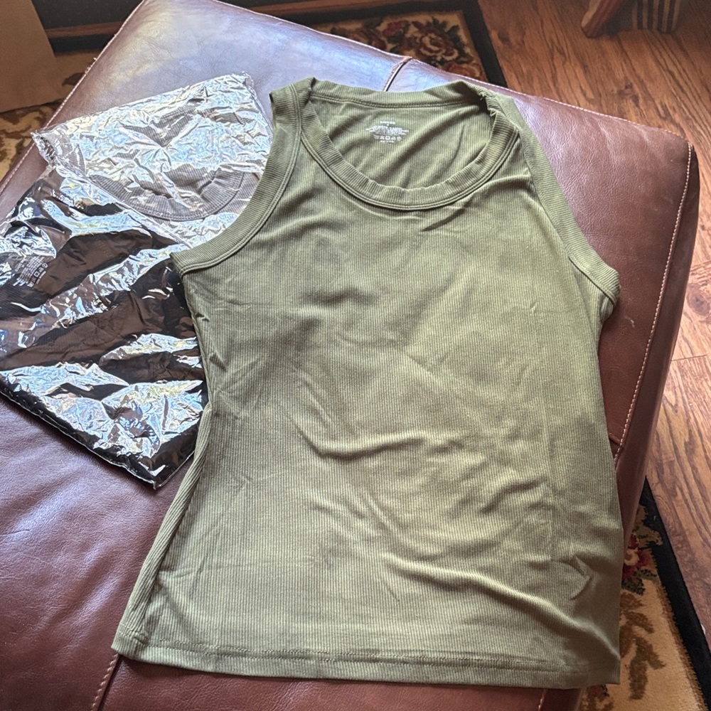 NWOT CHICKME 3 PACK RIBBED ROUND MEDIUM TANK TOPS(WITHOUT PADS)